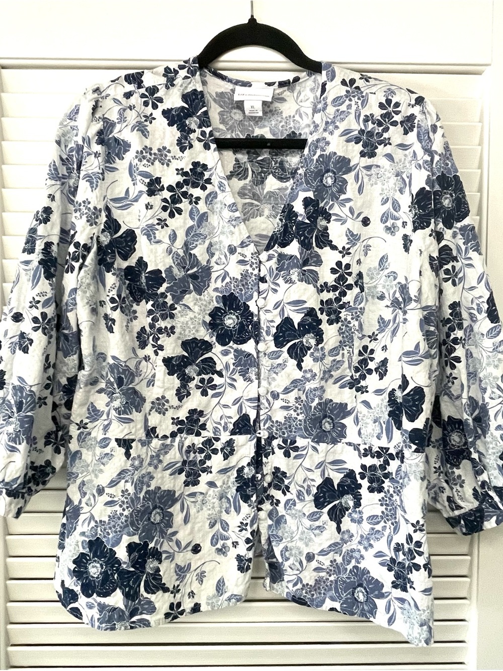 Liz Claiborne White and Navy Floral Button-Front Blouse